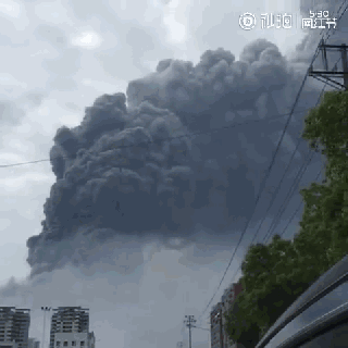 湖北当阳一热电厂爆炸,现场烟尘滚滚