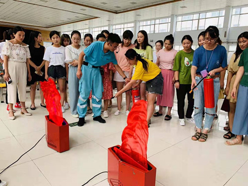 幼师实操消防模拟灭火